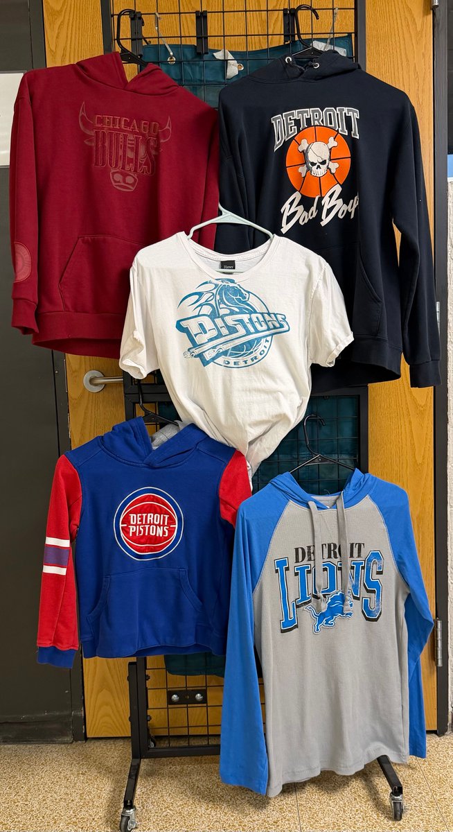 bhschools's tweet photo. Come shop for a great cause at the P.R.E.P. Program Community Closet 👚 🌟 !  Community members are invited to stop by at Booth Center (7273 Wing Lake Rd.) from April 28-May 1, open from 9 a.m.- 2:30 p.m. All proceeds from the sale will support our therapy dog program. https://t.co/gBir80G6qr