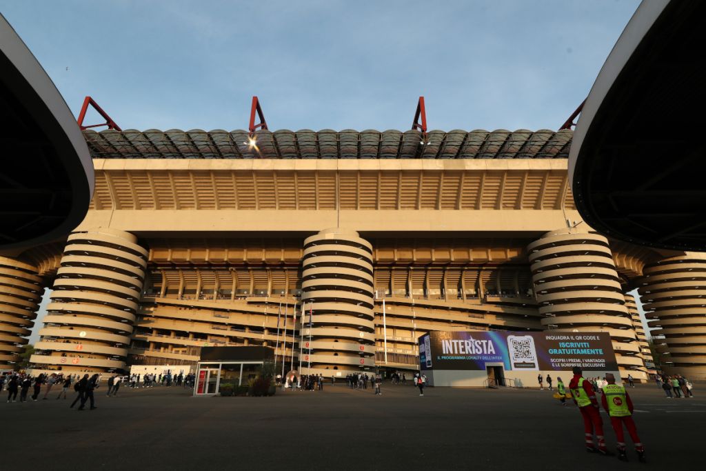 More shocking details are emerging from the investigation into a prostitution ring, including at least 70 Serie A players from Inter, Milan, Juventus, Sassuolo and Verona, and illegal laughing gas parties.

#SerieA #Calcio #SerieAEnilive #Inter #ACMilan #Juventus #Sassuolo