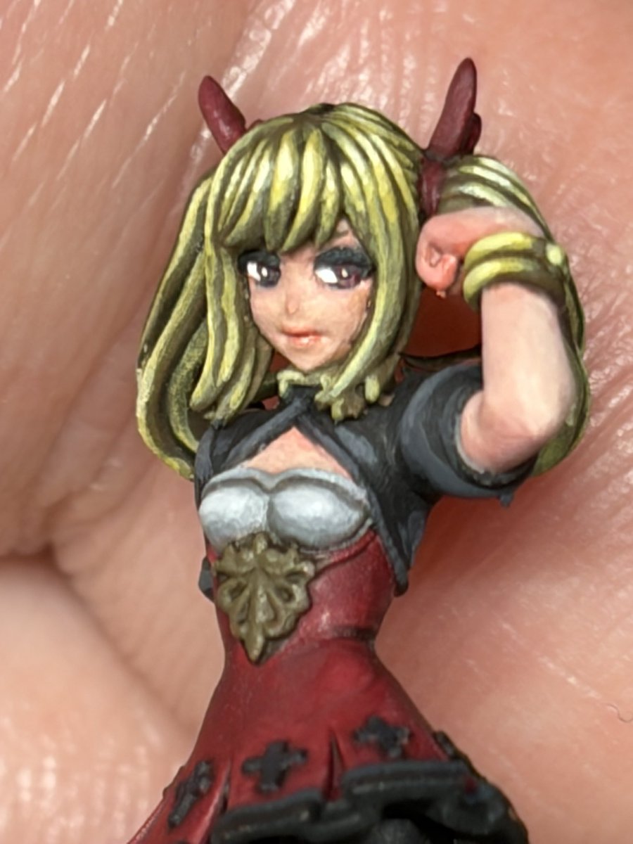ULTRAZONE ドロシー wip 2.
上から順に少しずつ質感出し。
唇のアウトラインを修正。バランス的にホントは瞳をもう少しだけ小さくしたいけどこれで造形通りなので無理にイジると破綻しそうだから妥協。
週末までには完成させたい。