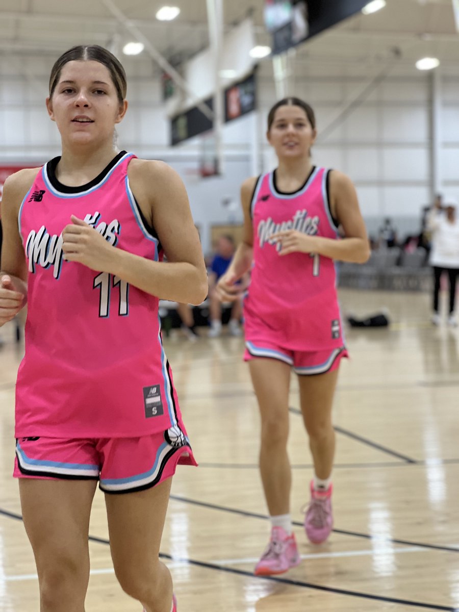 rodriguezfive's tweet photo. As this years AAU season starts it reminds me that a new chapter is beginning for these two. Years of car rides, conversations and cherished memories in the rear view.  One of the “First - Lasts”.  Excited for their journey 🤎💛🏀💛🤎
@AvaRod11 @Vanessa_rod07 @AvaAndVanessa https://t.co/zVvxfTmRwD