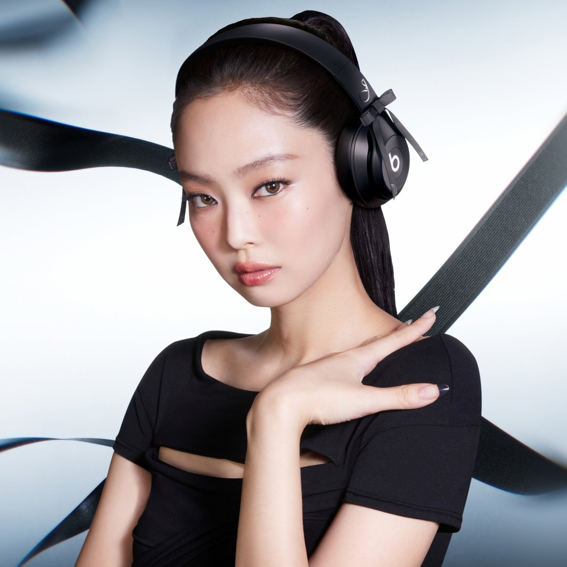ModernNotoriety's tweet photo. JENNIE x Beats Solo 4 "Onyx Black"

🗓️ April 24th https://t.co/Y3LCExZzxy