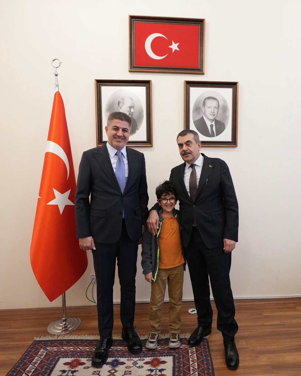 23 Nisan’da Anlamlı Ziyaret: Eymen’den Bakan Tekin’e Ziyaret haberadiyaman.com.tr/23-nisanda-anl… <a href="/HaberAdiyaman1/">haberadiyaman.com.tr</a> aracılığıyla <a href="/Yusuf__Tekin/">Yusuf Tekin</a> <a href="/dr_ishaksan/">Doç.Dr.İshak Şan</a> #23NisanUlusalEgemenlikveÇocukBayramı