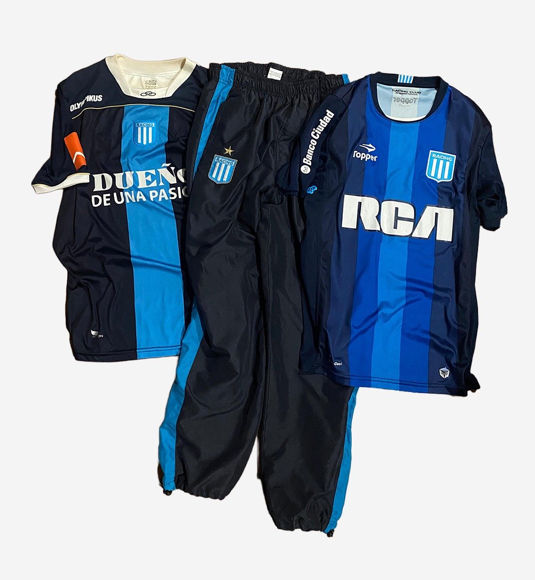 ⚠️VENDO VENDO VENDO VENDO VENDO VENDO⚠️

👉Penalty 2009 Jogging: talle L, 10/10 puntos.
👉Olympikus 2010 Suplente: talle XL, 9/10 puntos.
👉Topper 2016 Suplente: talle L, 9/10 puntos.