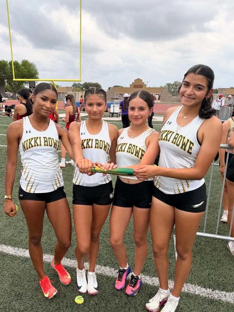 Rowe006's tweet image. Our 4x200m relay juniors Kendra Barrera and Rosario Contreras, senior Aubrianna Stubbs, and sophomore Angelina Saenz placed 4th at the Area Championships to qualify for Regionals. Congratulations to this amazing group! #WarriorPride