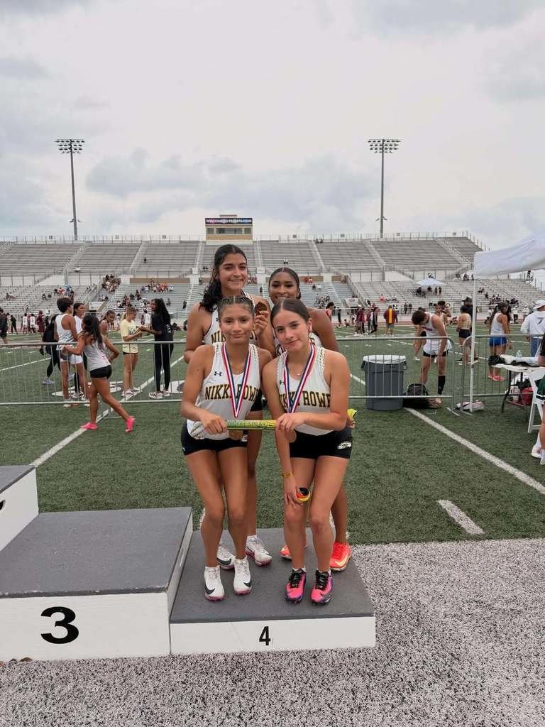 Rowe006's tweet image. Our 4x200m relay juniors Kendra Barrera and Rosario Contreras, senior Aubrianna Stubbs, and sophomore Angelina Saenz placed 4th at the Area Championships to qualify for Regionals. Congratulations to this amazing group! #WarriorPride