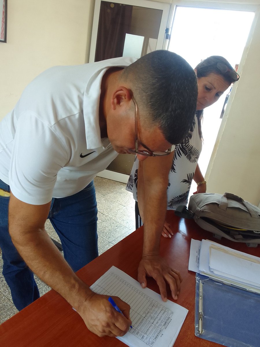 La UEB Venegas aportando su Firma por la Patria.
#PinarDelRío