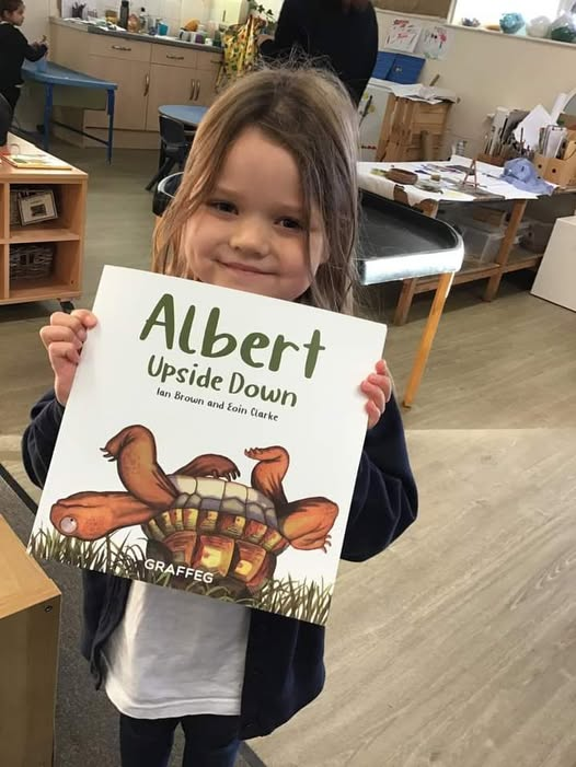 AlbertTortoise's tweet image. Please keep sharing YOUR terrific #ALBERTthetortoise #pictures. Posing now possible with 9 #ALBERT #picturebooks, 3 #BoardBooks &amp;amp; #ActivityBook Alberttortoise.com
#tortoise #bookcover #storytime #earlyreaders #upsidedown #illustrated