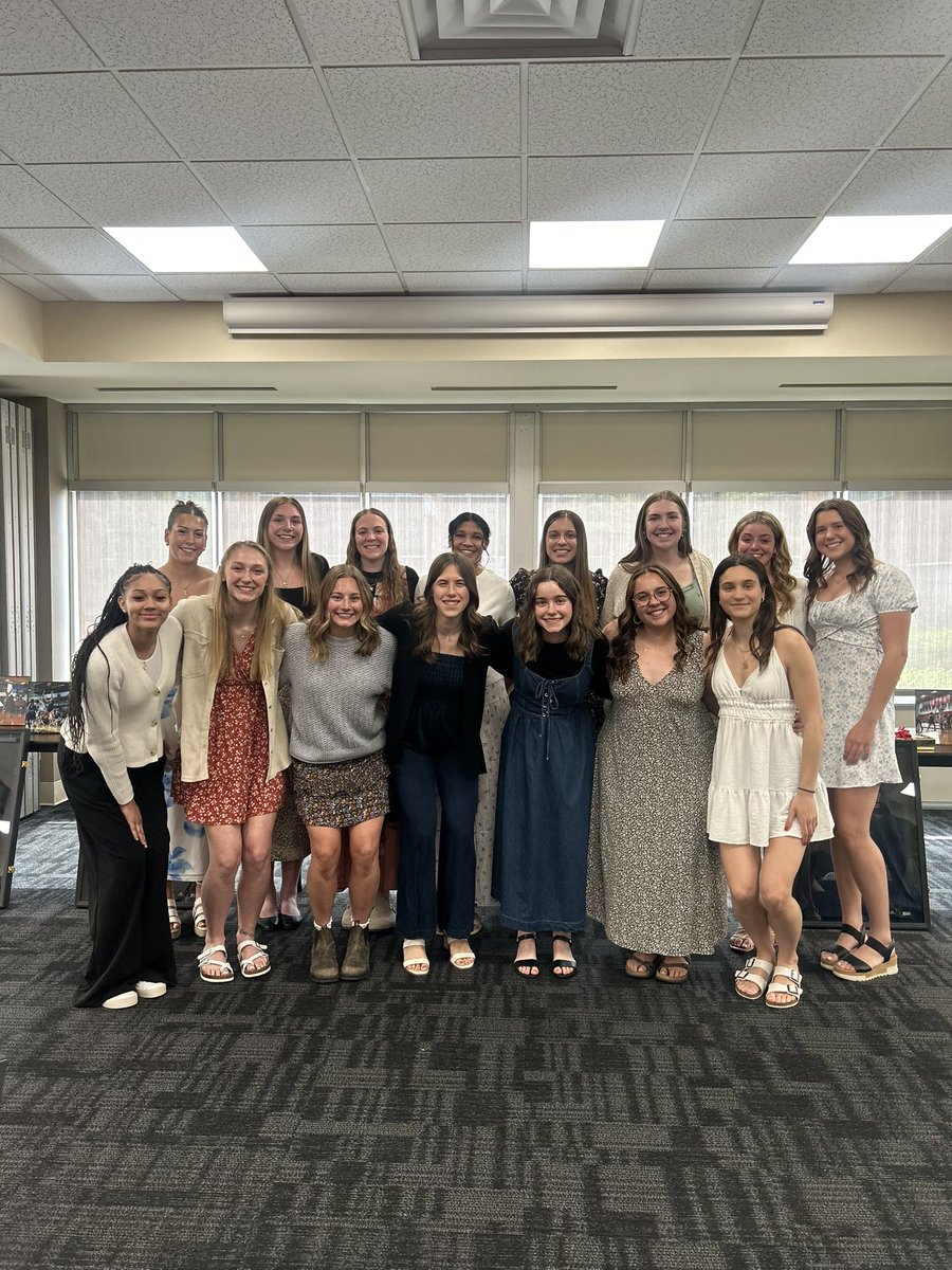 Malone_WBB's tweet photo. Celebrated our amazing seniors and team this past Sunday at our end of the year banquet. Thankful for the memories we made and the historic season we had! 🤍 https://t.co/aFFKeaPIUd
