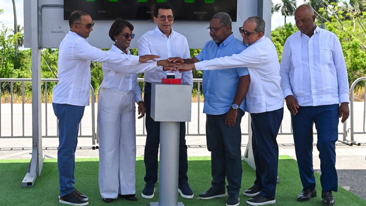 SIN24Horas's tweet image. David Collado deja iniciados los trabajos de la carretera que une Nisibón-Uvero Alto #NoticiasSIN 

Detalles en: noticiassin.com/pais/provincia…