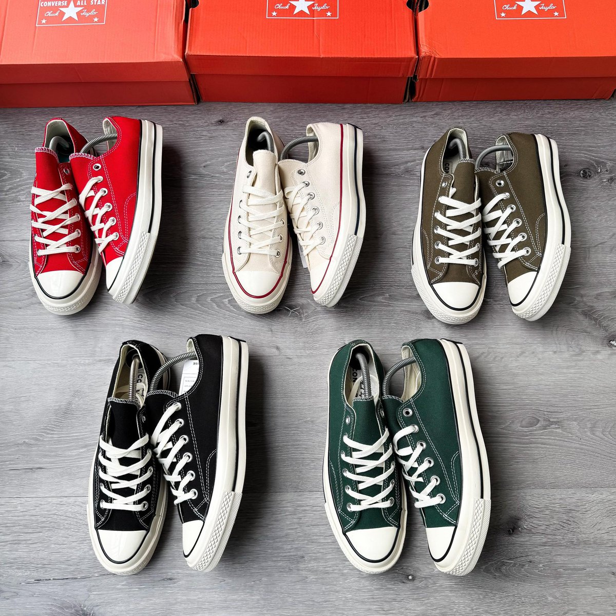 _BlackieFn's tweet image. Converse Chuck Taylor All Star 70 Plus Low Collection 

Size: 38 - 45

Price: N60, 000

Brand: Converse

Delivery within 24hrs Lagos Residents
48 -72hrs Other States
Out Nigeria, kindly send a DM

#Converse #Sneakercollector #Sneaker #Footwear #BlackieFn