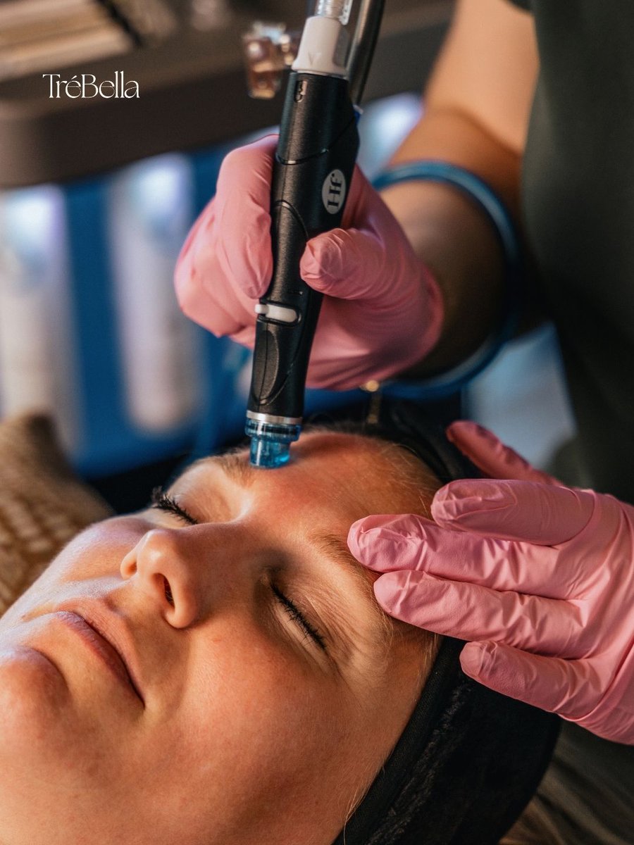 Trebellaco's tweet image. Deep clean with an instant glow ✨🤌

HydraFacial works to cleanse, exfoliate, and hydrate your skin in one treatment, leaving you refreshed, smooth, and radiant.

Book your appointment by tapping the link in our bio!

#TreBella #Hydrafacial #LuxurySkincare #TreasureValley