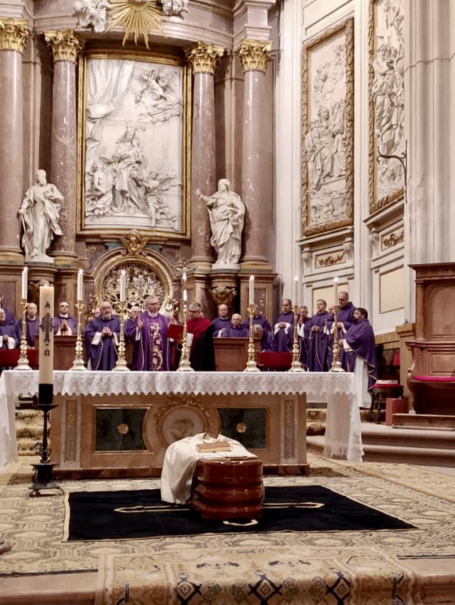 Catedral de Cuenca, España tweet media