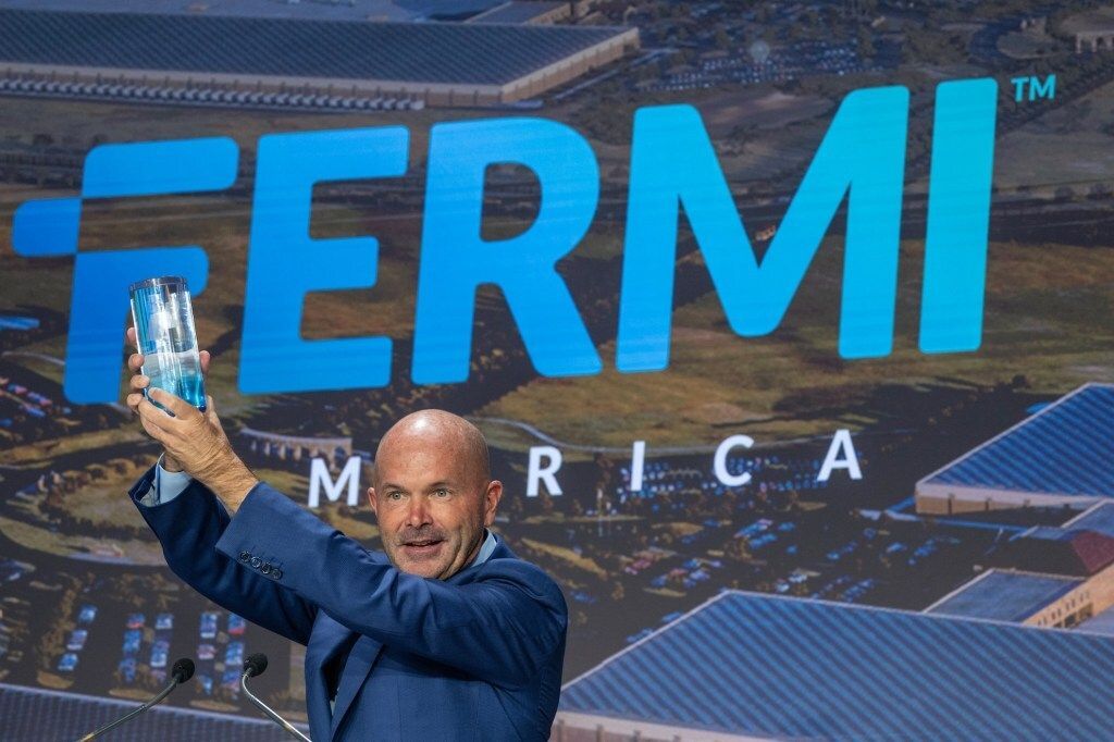 dailytechonx's tweet image. Leadership shakeup at Fermi Inc.: CEO and CFO depart amid challenges with Project Matador. Company announces Fermi 2.0 to reassure investors. #FermiInc #LeadershipChange #ProjectMatador #AI #NuclearPower Link: thedailytechfeed.com/fermi-ceo-and-…