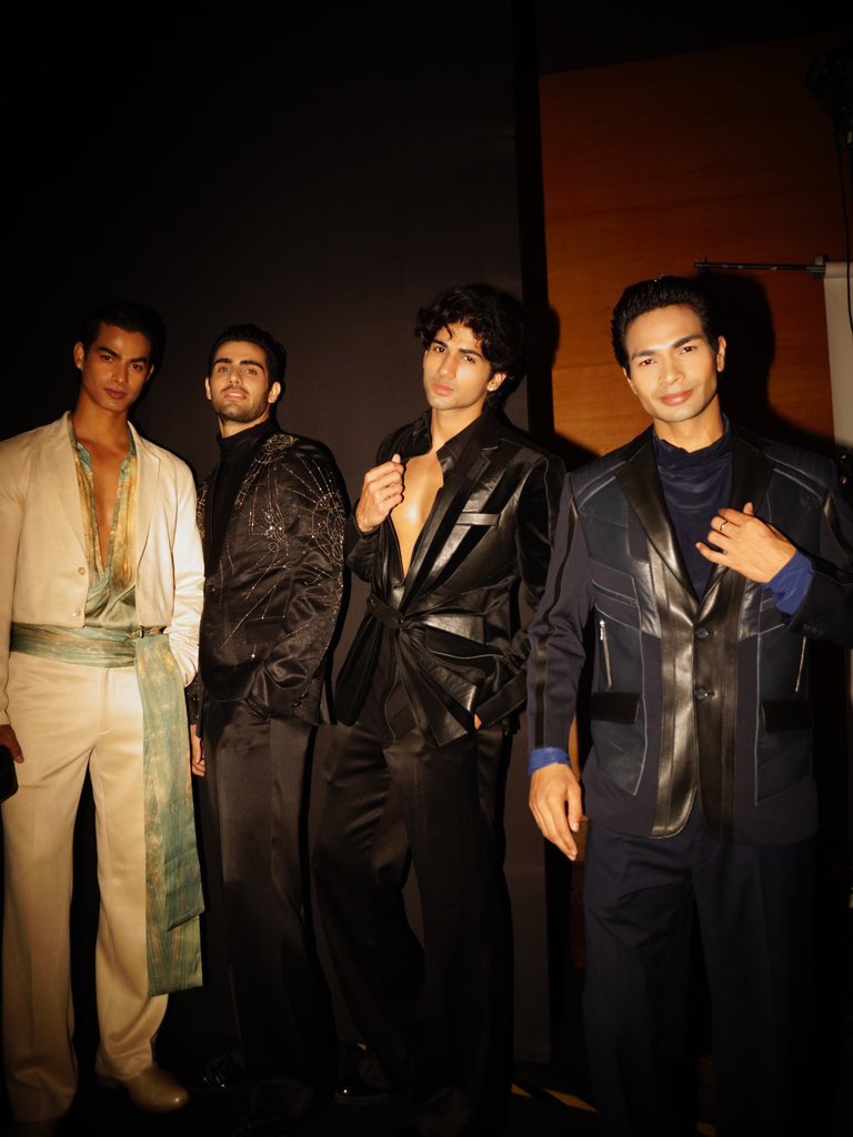 TimesFashionWk's tweet image. The prep, the polish, the perfection backstage at Bombay Times Fashion Week April 2026 is a show of its own. 

#BTFWApril2026 #HairAndMakeUp #Backstage #BombayTimesFashionWeekApril2026