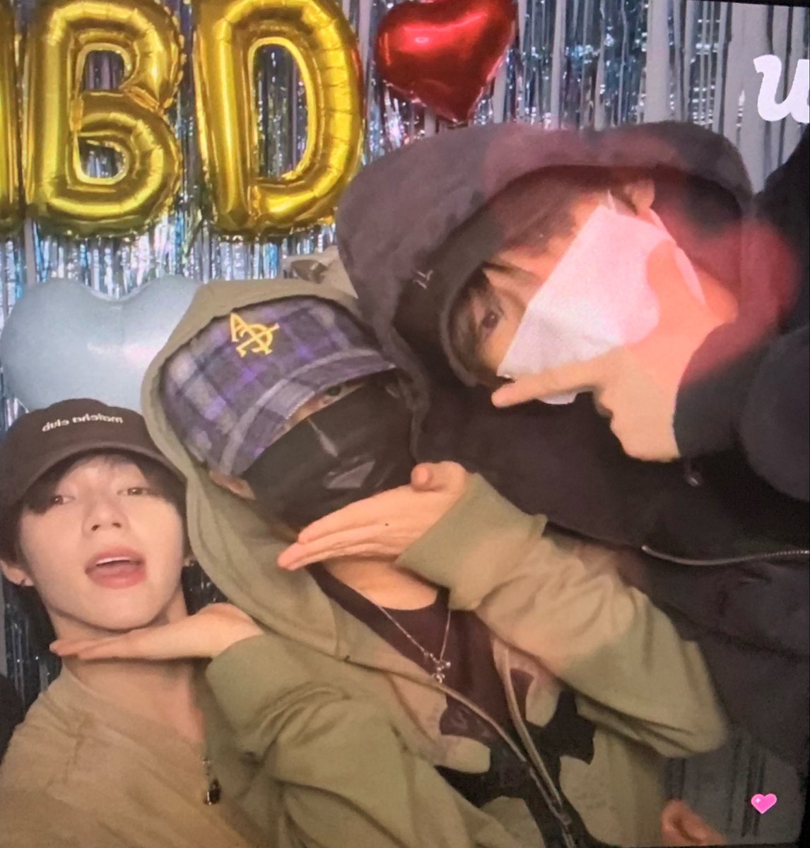 ᥫ᭡ 𝒌𝒊𝒕𝒌𝒂𝒕𝒎𝒂𝒕𝒄𝒉𝒂 🦊💘🦝 tweet media