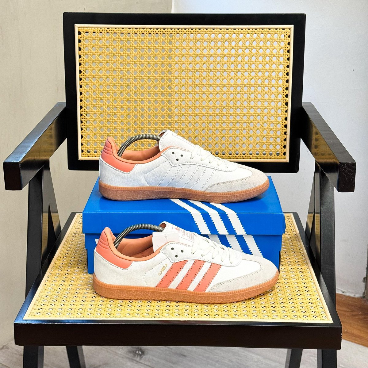 _BlackieFn's tweet image. Adidas Samba Originals “Salmon Pink” Sneaker

Size: 37 - 45

Price: N68, 000

Brand: Adidas

Delivery within 24hrs Lagos Residents
48 -72hrs Other States
Out Nigeria, kindly send a DM

#Adidas #Sneakercollector #Sneaker #Footwear #BlackieFn