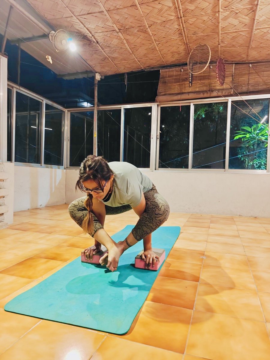 SoniaShil1's tweet image. Slowly steadily getting there 😅 #yoga #yogini #yogapractice