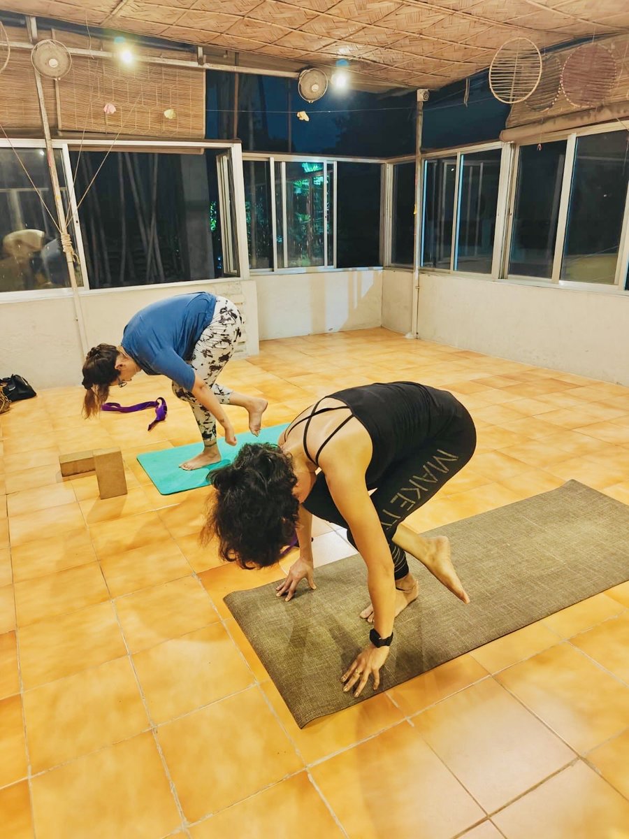 SoniaShil1's tweet image. Slowly steadily getting there 😅 #yoga #yogini #yogapractice