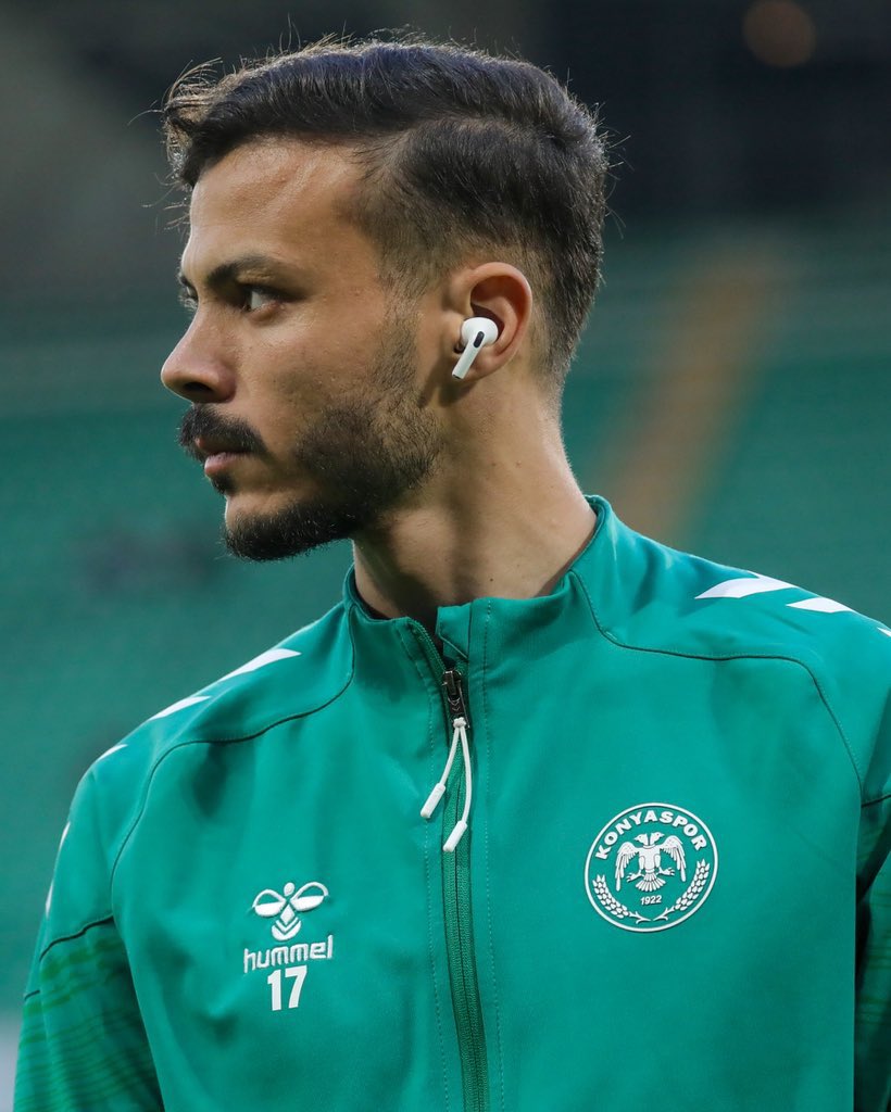 Öznur 🦅 tweet media