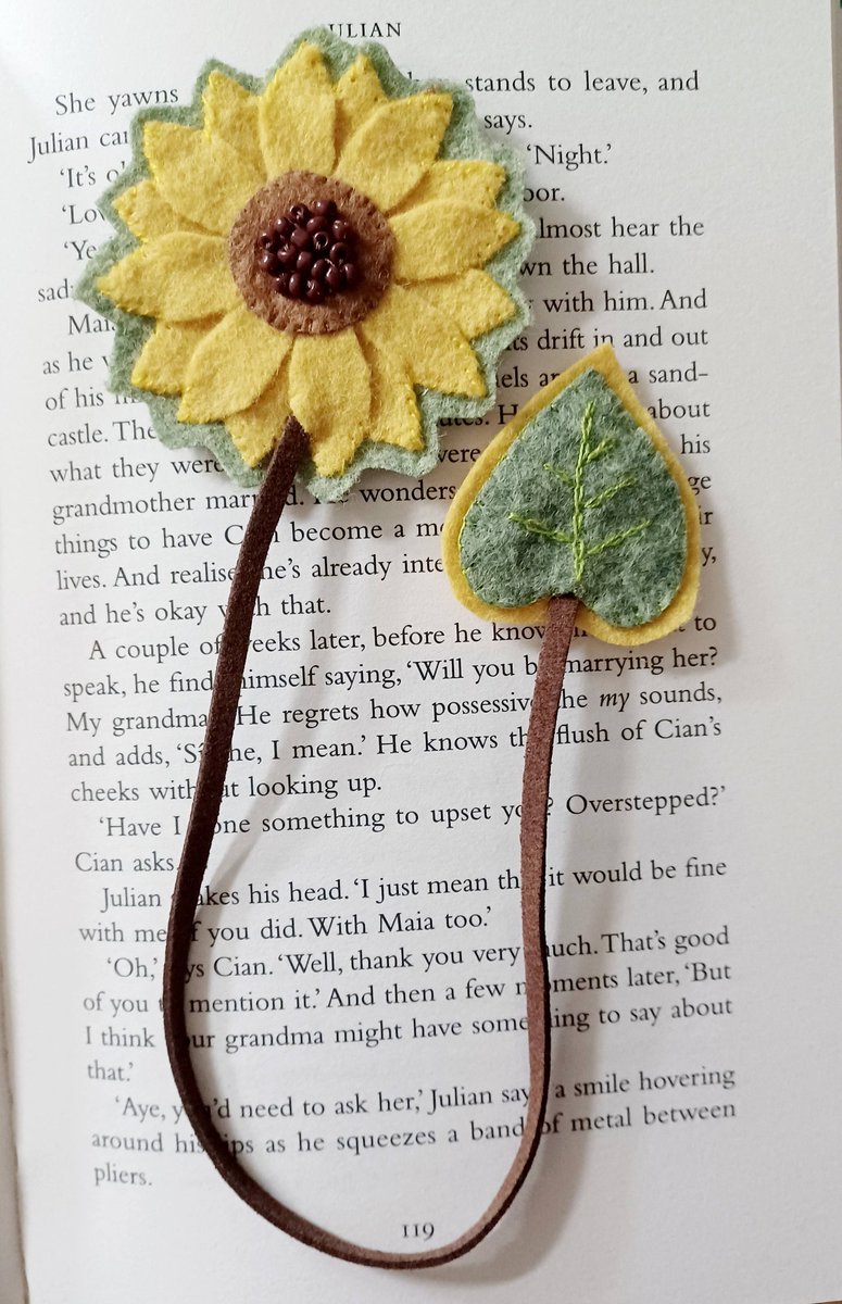SuziQCrafts's tweet image. Lovely seeing all these books on Twitter #readers How about a handmade bookmark to go with them?

Choose from a selection of wool felt embroidered #bookmarks - each one unique, they make such a lovely #gift 😍

folksy.com/shops/suziqcra…

#amreading #giftidea #tuesday #handmade