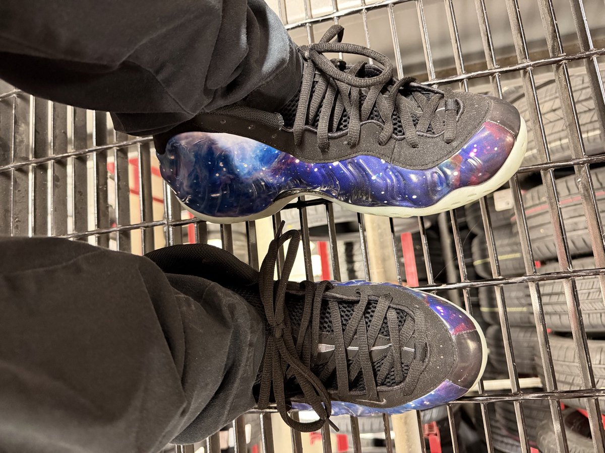 drippyricardo's tweet image. A little on foot action for yall… 
#KOTD #Galaxy #Foamposite