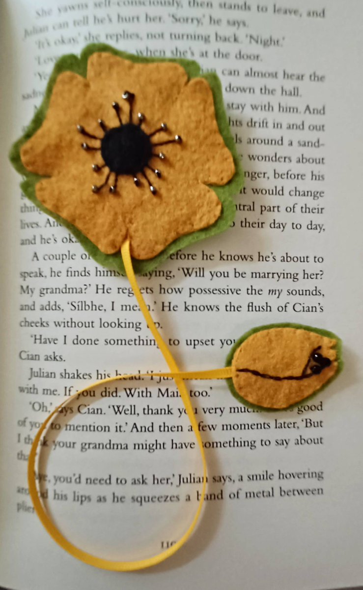 SuziQCrafts's tweet image. Lovely seeing all these books on Twitter #readers How about a handmade bookmark to go with them?

Choose from a selection of wool felt embroidered #bookmarks - each one unique, they make such a lovely #gift 😍

folksy.com/shops/suziqcra…

#amreading #giftidea #tuesday #handmade