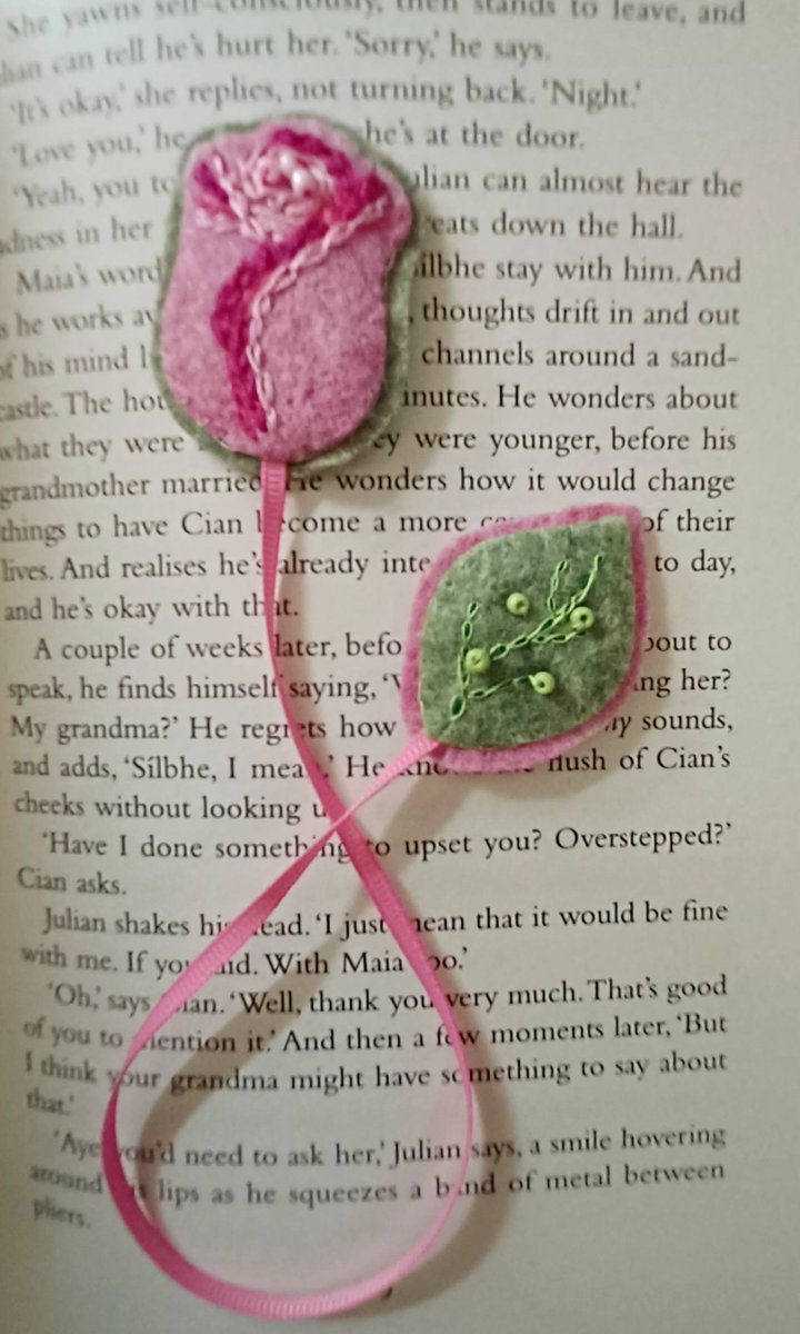 SuziQCrafts's tweet image. Lovely seeing all these books on Twitter #readers How about a handmade bookmark to go with them?

Choose from a selection of wool felt embroidered #bookmarks - each one unique, they make such a lovely #gift 😍

folksy.com/shops/suziqcra…

#amreading #giftidea #tuesday #handmade