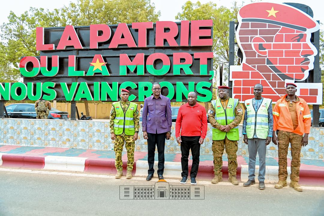 M'urugendo yarimwo i Burkina Faso yenicubahiro <a href="/GeneralNeva/">SE Evariste Ndayishimiye</a>, yaratembereye kandi "Agence gouvernementale FASO MEBO" n'igisata ca Reta kijejwe gukora inyubakwa za Reta bakoresheje amatafari  ya beto