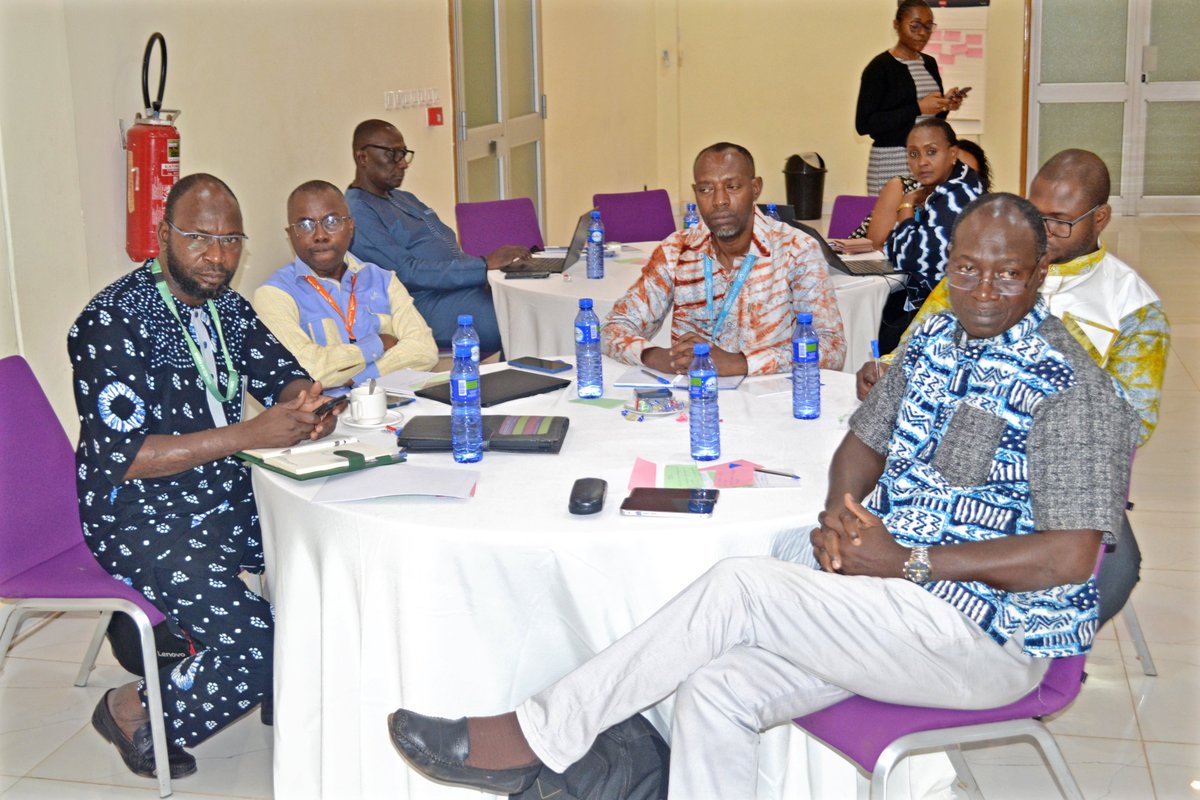 OCHABurkina's tweet photo. Sous le leadership du Coordonnateur humanitaire a.i. @MauriceAz, la retraite de l’Équipe humanitaire pays du #BurkinaFaso, lancée ce 21 avril, vise à renforcer la cohésion, la vision commune et l’engagement collectif face aux défis humanitaires.

#Leadership #ActionCollective https://t.co/bUralCMJC1