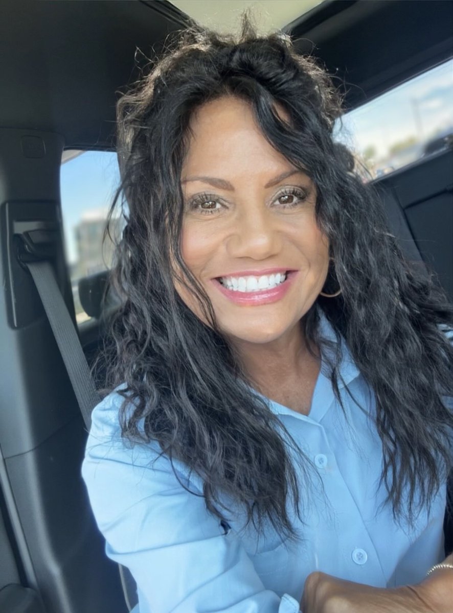 tmichelle1111's tweet image. Went in for a root touch up and left with a little darker, all over shade. As always, thank you to Holly for always creating happy customers! ☀️💙 #Brunette #April #CurlyHair