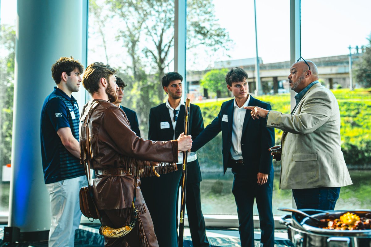 WVUMensSoccer's tweet image. Had a great time at the Charleston Scholarship Dinner!

#HailWV