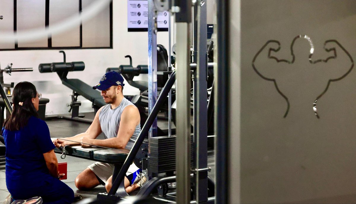 indeselsalvador's tweet photo. Gutiérrez, atleta de tiro deportivo de la disciplina de fusil, se fracturó el radio izquierdo el pasado 12 de marzo y esta mañana inició la etapa de fuerza en su recuperación, en el Gimnasio de Musculación del Complejo Deportivo Flor Blanca.

#ConstruyendoElCamino https://t.co/keU4ZrVPQg