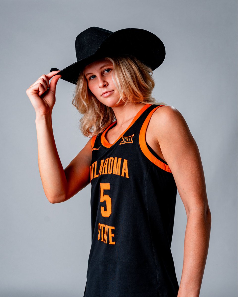 Zoe Canfield tweet media