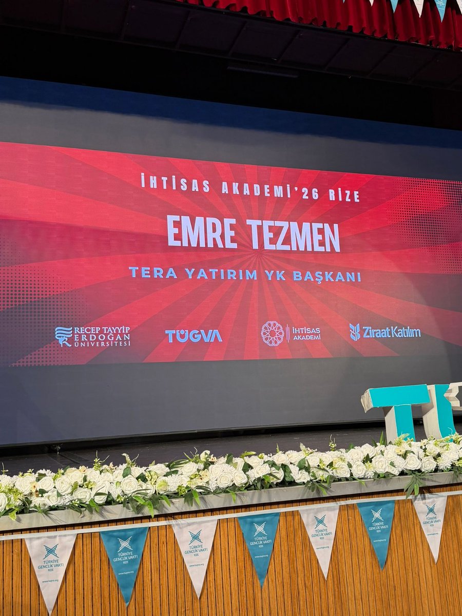 Tera Holding Yönetim Kurulu Başkanımız <a href="/TezmenEmre/">Emre Tezmen, CFA</a>, <a href="/tugvaTR/">TürkiyeGençlikVakfı</a>  ve <a href="/RTEUniversite/">Recep Tayyip Erdoğan Üniversitesi</a> iş birliğiyle düzenlenen programda Rize’de gençlerle bir araya geldi.

“Genç Girişimcilik, Siber Güvenlik ve Üretken Türkiye” başlıklı konuşmasında; girişimciliğin problem çözme cesareti olduğunu,