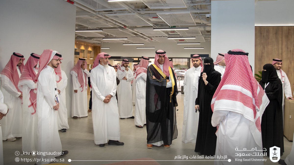 _KSU's tweet photo. سعادة نائب رئيس #جامعة_الملك_سعود للدراسات العليا والبحث العلمي أ.د. يزيد بن عبدالملك آل الشيخ يفتتح فعاليات معرض اليوم العالمي للإبداع والابتكار، الذي ينظمه مركز الابتكار بمعهد ريادة الأعمال، كما دشّن المقر الجديد Innovation Hub KSU التابع لمركز الابتكار، في خطوة تعكس دعم الجامعة لمنظومة الابتكار وتعزيز بيئتها.