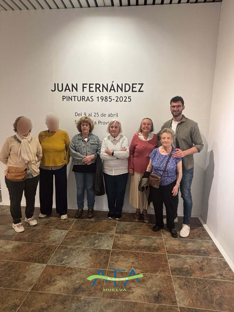 AFAHuelva's tweet photo. Esta mañana hemos ido a visitar la exposición de pintura de Juan Fernández en la sala de la @DipuHU. 😍🎨
#AFAH #Huelva #alzheimer #diaadia https://t.co/3KKW0TOzBD