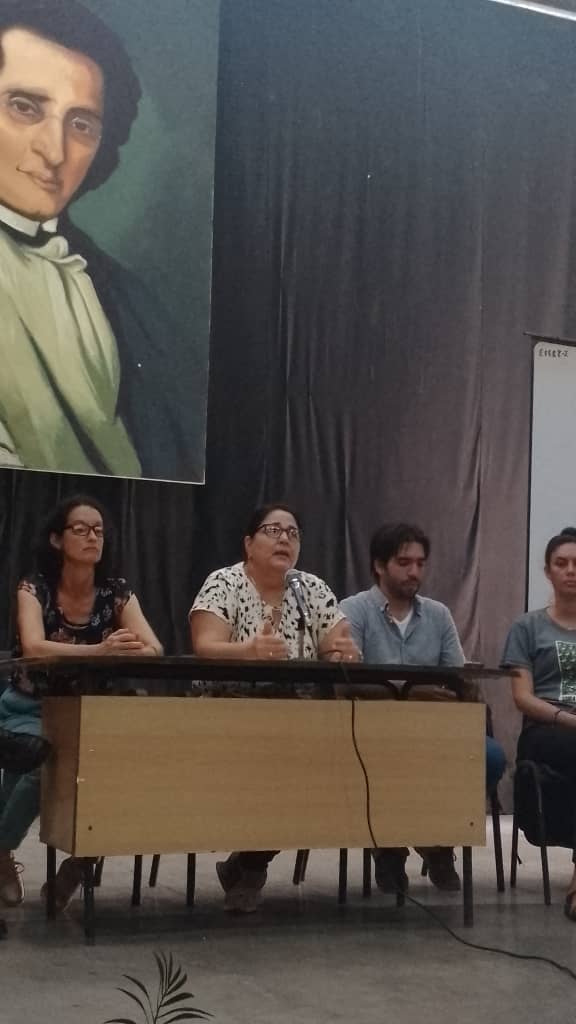VARELA_FEI_UCLV's tweet photo. Inicia en el Teatro de la Sede Félix Varela intercambio de la dirección de la #UCLVnuestra con estudiantes y docentes del @VARELA_FEI_UCLV y la Facultad de Educación Media sobre la continuidad del curso académico. https://t.co/71qGDhAf49