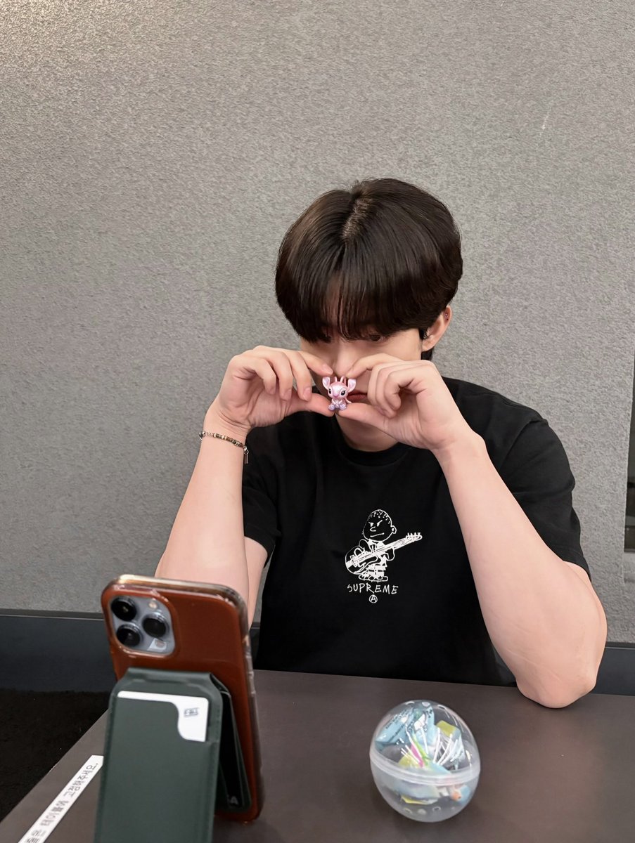 로에 tweet media