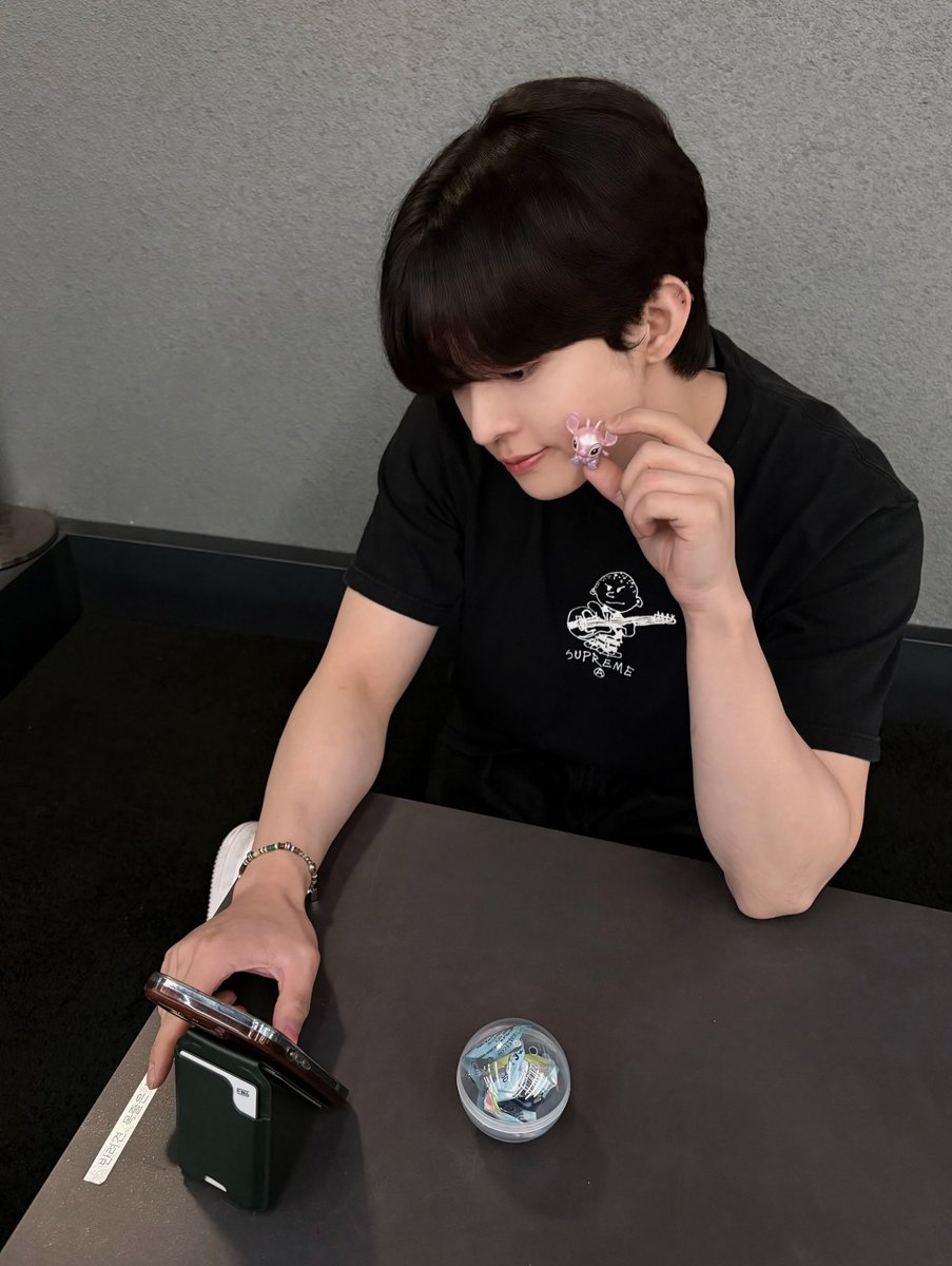 로에 tweet media