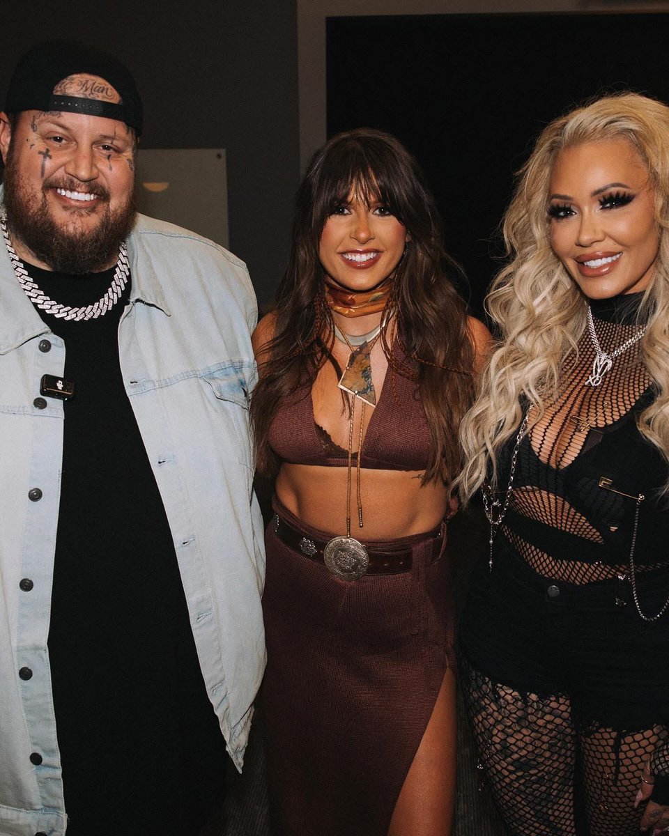 Lana Charts tweet media