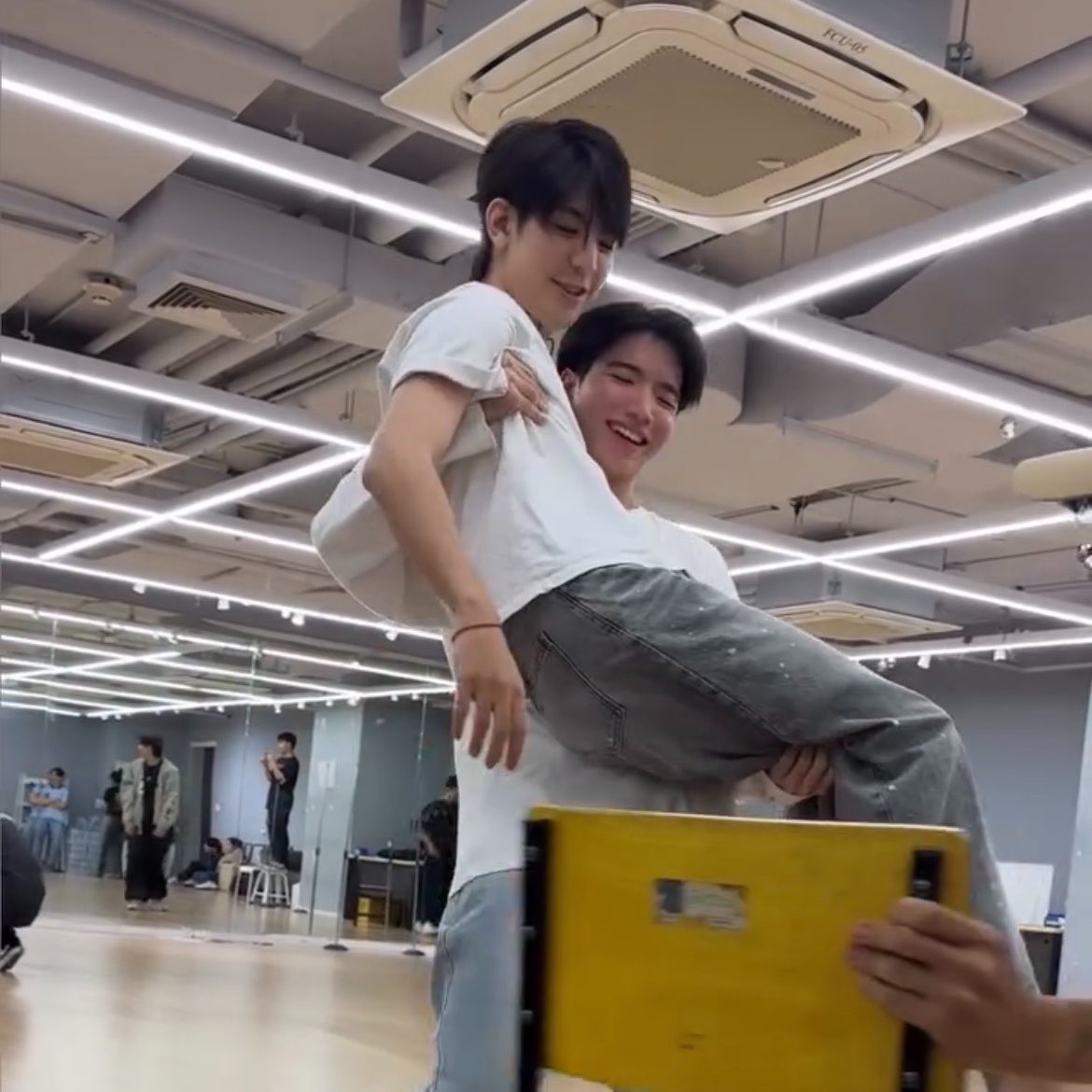 mel ᡣ𐭩˚ ( rest ) tweet media