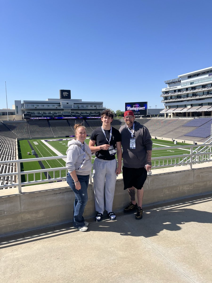 Noahmajor125979's tweet photo. Had a great visit at @KStateFB thank you @spedbraet for having me out,hope to be back soon. @CK_KleinCollin @CoachJPeterson @CoachSvarczkopf @CoachBuddyWyatt @MVJagRecruiting https://t.co/ni92jBVYaK