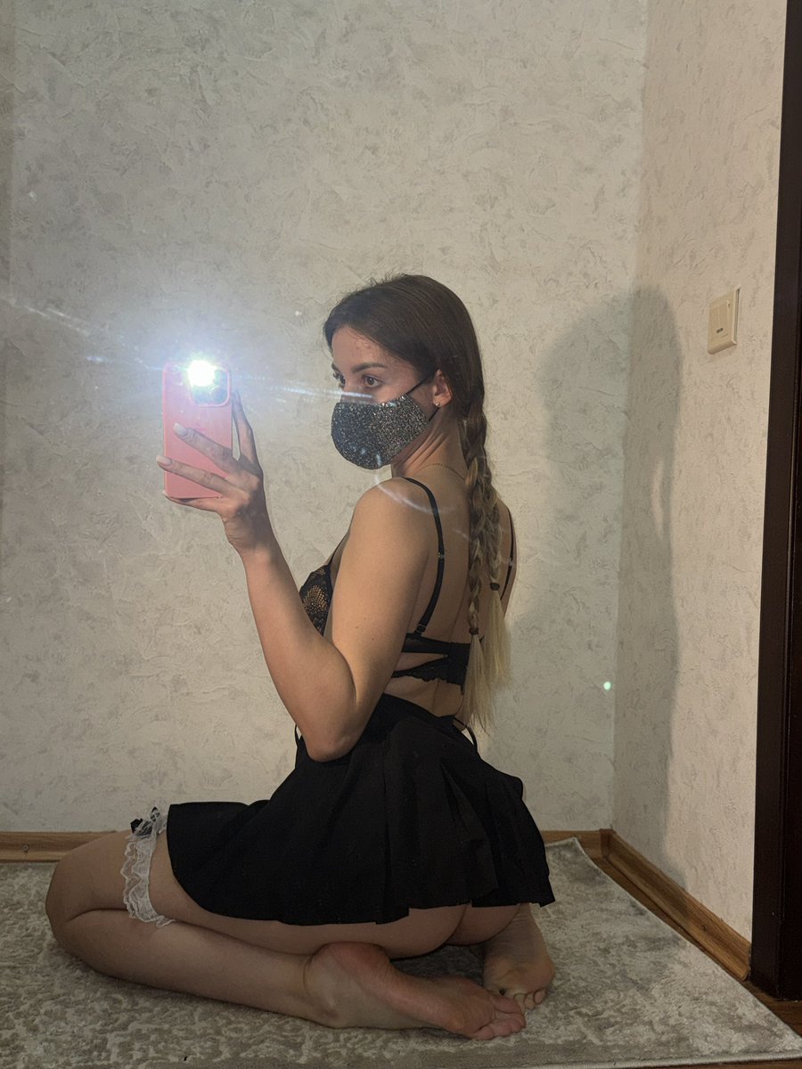 MichellesweetyW's tweet photo. 🍑🤤
#schoolgirl https://t.co/hR5z4lYM0S