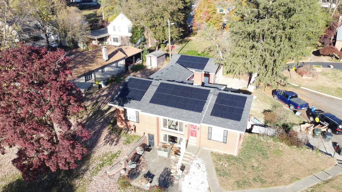 💸 1. Summer Bill Spike Post

Hot weather = higher electric bills.

AC runs longer. Usage goes up. Costs follow.

Solar helps offset the months that hit the hardest.

🔗 starsolarspecialists.com/free-solar-est…