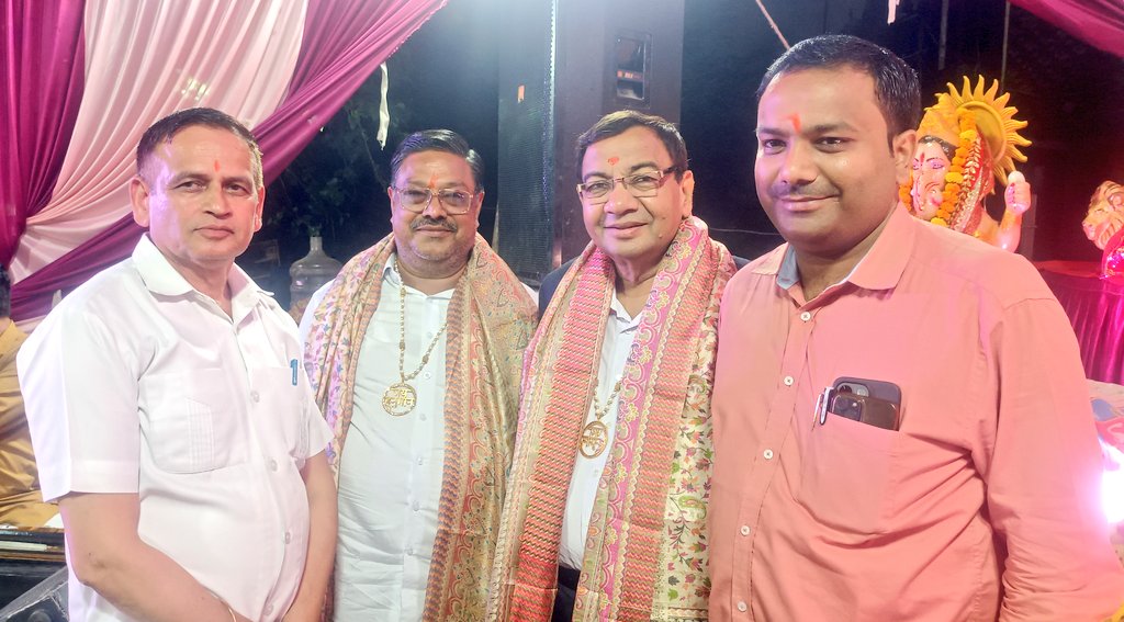 DrSushilKrGupta's tweet photo. आम आदमी पार्टी के वरिष्ठ साथी व @AAPHaryana के कोषाध्यक्ष श्री दीपक जैन द्वारा आयोजित 'श्री बालाजी संकीर्तन' में सम्मिलित होकर पूजा-अर्चना कर आशीर्वाद लिया। समस्त जैन परिवार एवं सभी भक्तजनों को हार्दिक शुभकामनाएं। https://t.co/mJgQrzX0Dq
