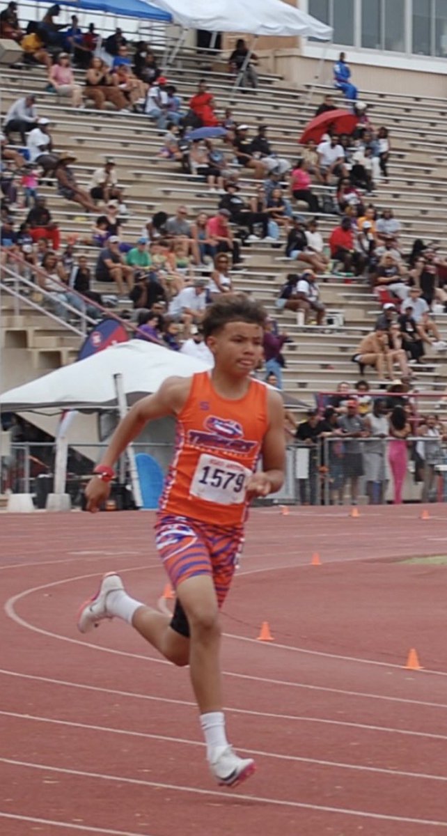 jfiveee_5's tweet image. 2026 Phoenix Invitational
13/14 400m — 1:00.30 ⏱️
Chasing sub-60
@NTLdevelopment 
#usatf #track #400m