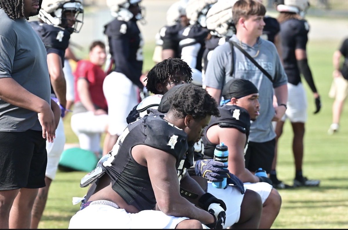 d1day4's tweet photo. SPRING BALL 26✅✅ 

#706 https://t.co/Nvhw0xLRBI