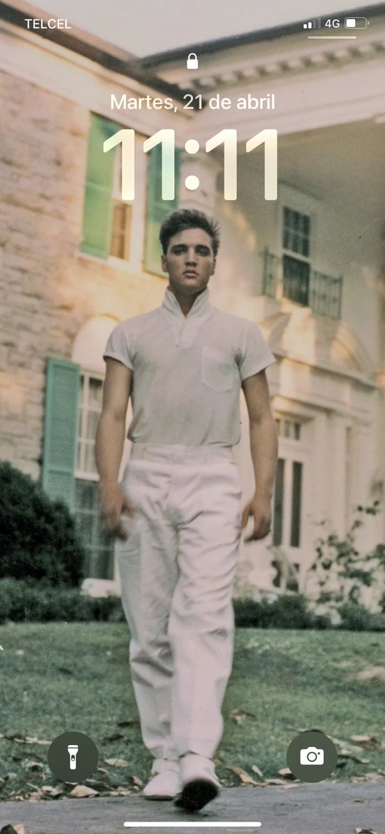 Bijouxy's tweet image. Wishing with all my heart that I could visit soon NY and my mamacito Elvis &amp;amp; his beautiful mom Gladys at his home Graceland🥹😭🥰🙏🏻🙏🏻💜💚✨&amp;amp; that some day soon there were new releases of #EPiC to admire more unseen footage of my gorgeous #ElvisPresley🥹😍🥰🙏🏻❤️⚡️ #Elvis2026 11:11