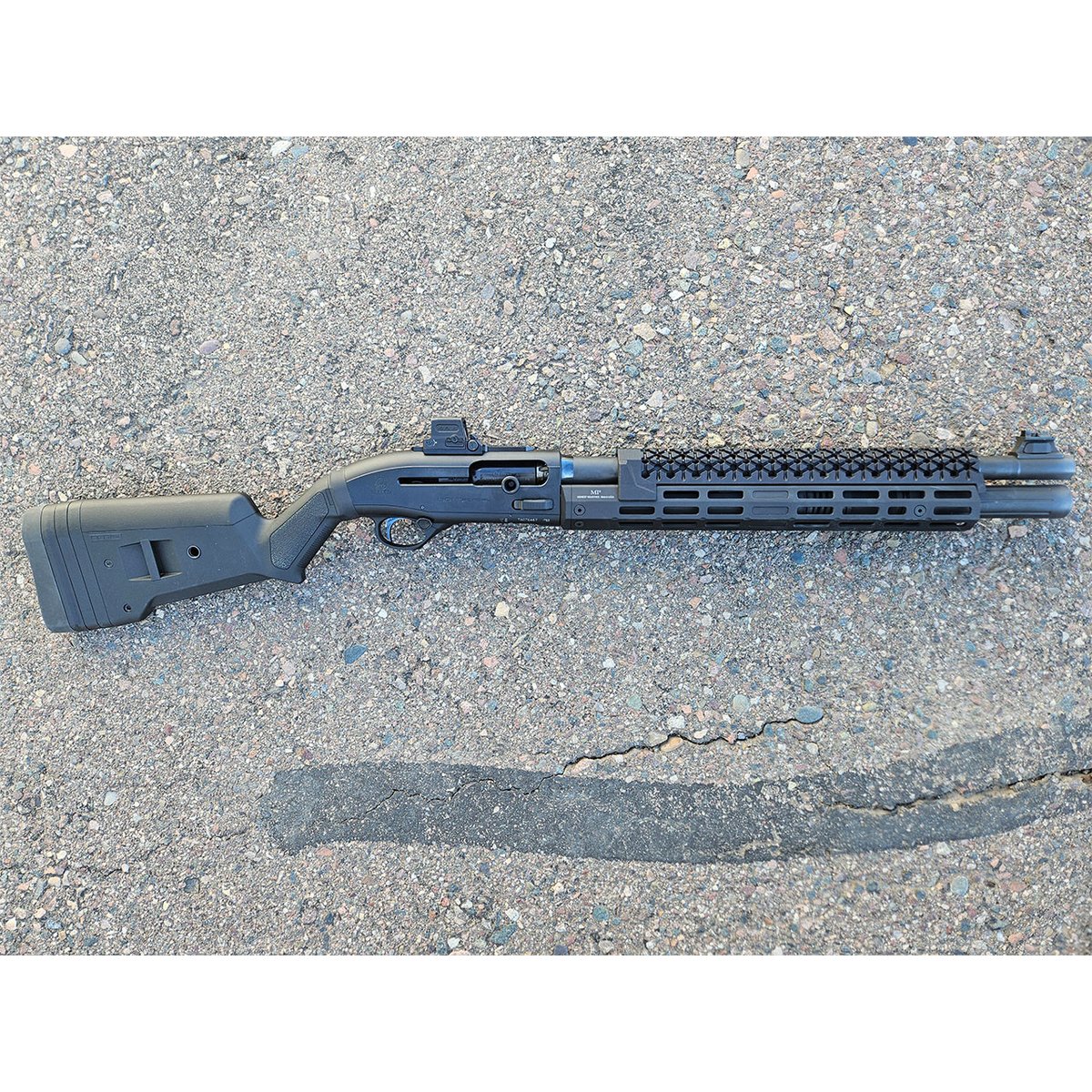 Lupexnugget's tweet photo. @NigelGRipper2 @EPAKIM1 Langdon tactical has a really good heat shield with cable management built in https://t.co/u7Tocj51fM