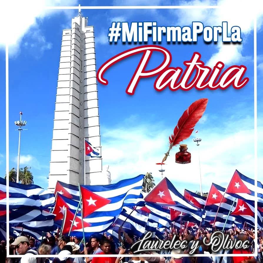 LuPdelRo112271's tweet image. Hoy yo firmo por mi patria
Por la paz y soberanía 
Y contra la cobardía
De imperialistas y apátridas
Firmo contra falacias
Que injurian mi tierra sagrada 
Indomable y amenazada
Ante un mundo que ve y escucha
Que #Cuba estará en pie de lucha
Si algún día es atacada.
#CubaVencerá